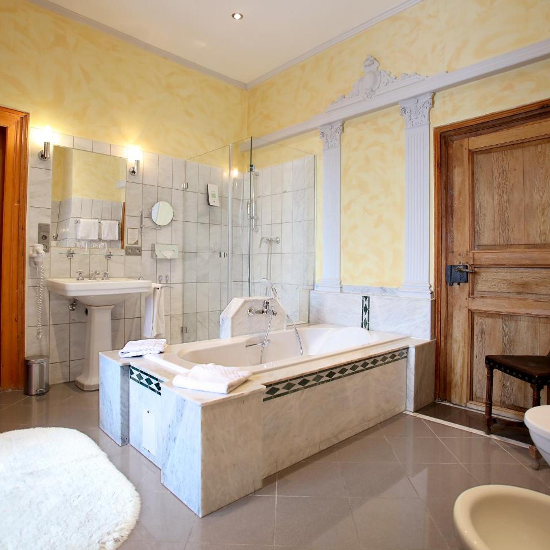 Hotel Schloss Edesheim 48/50