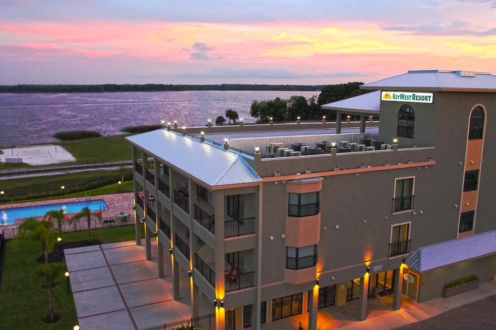 Key West Resort on Lake Dora 7/72