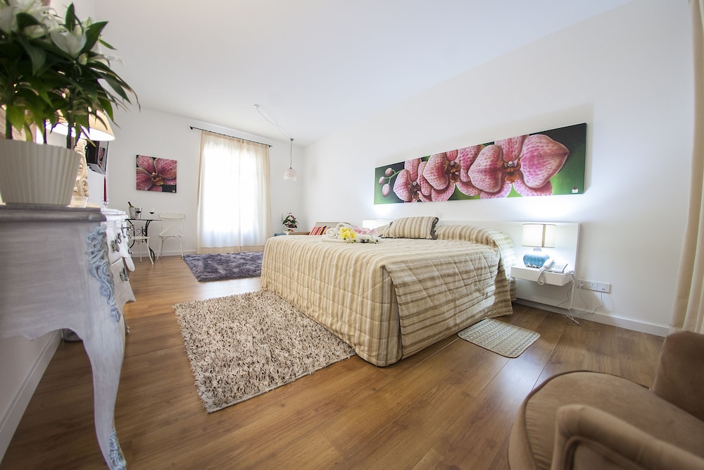 Operetta House 25/45