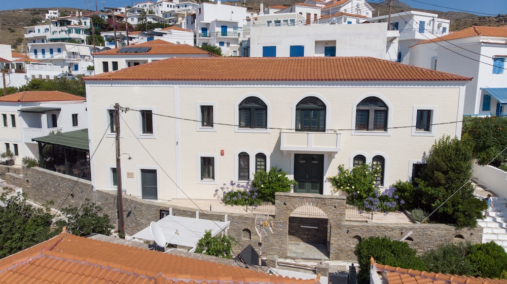 KRINOS SUITES HOTEL 3/50