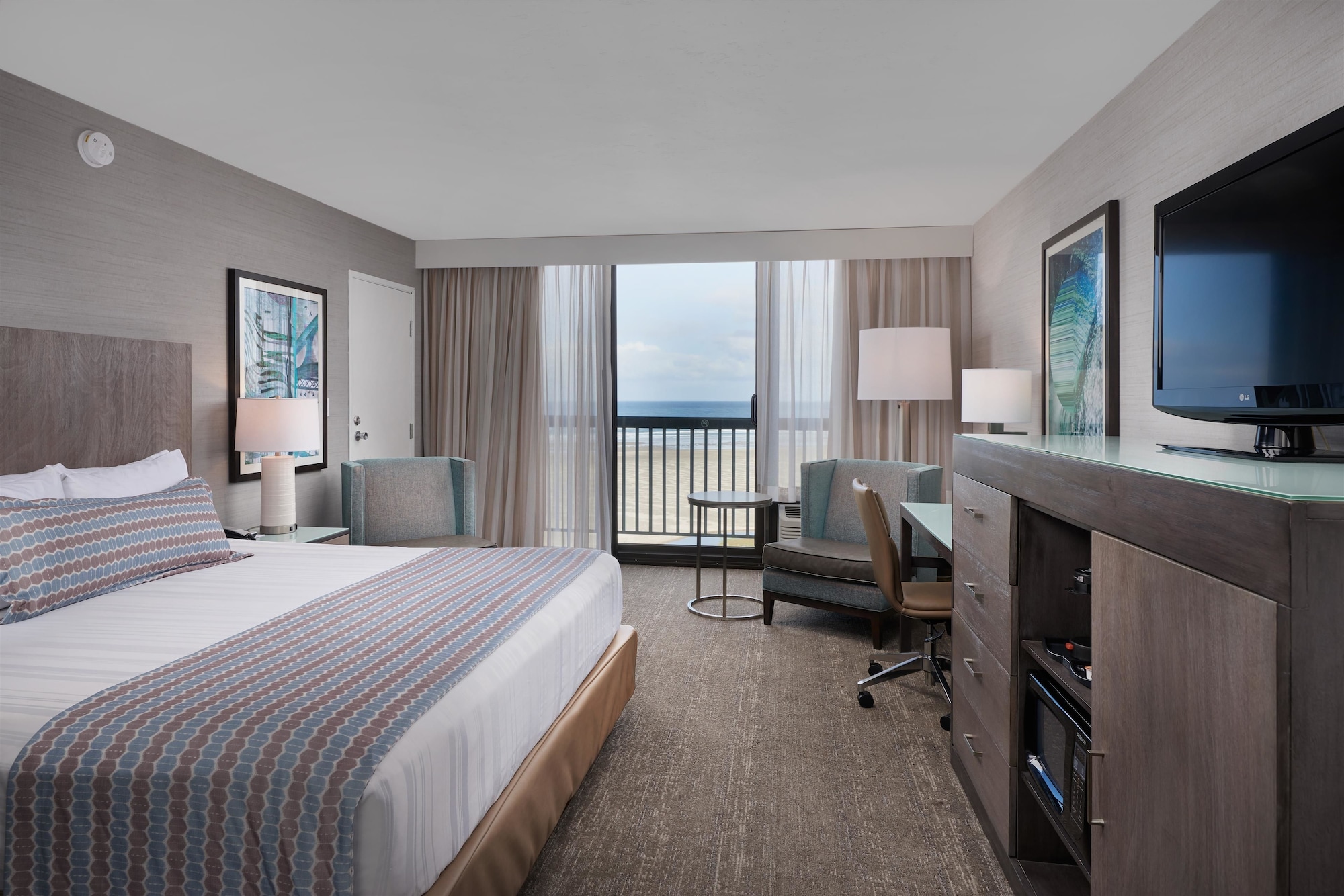 Standard, King Bed, Pet Friendly, Accessible, Best Western Plus Agate Beach Inn 3/7