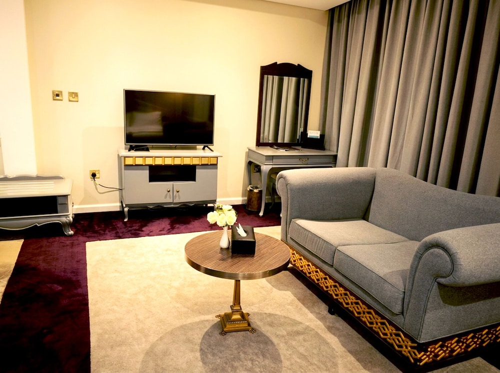 Saraya Corniche Hotel 56/83