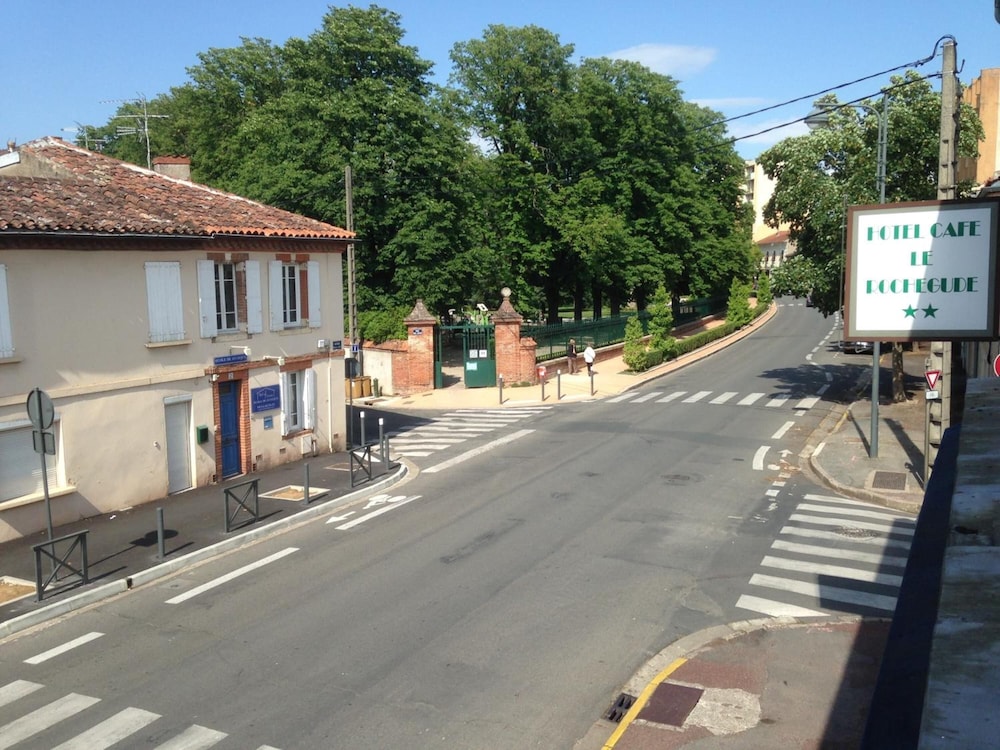 Le Rochegude Hotel 31/33