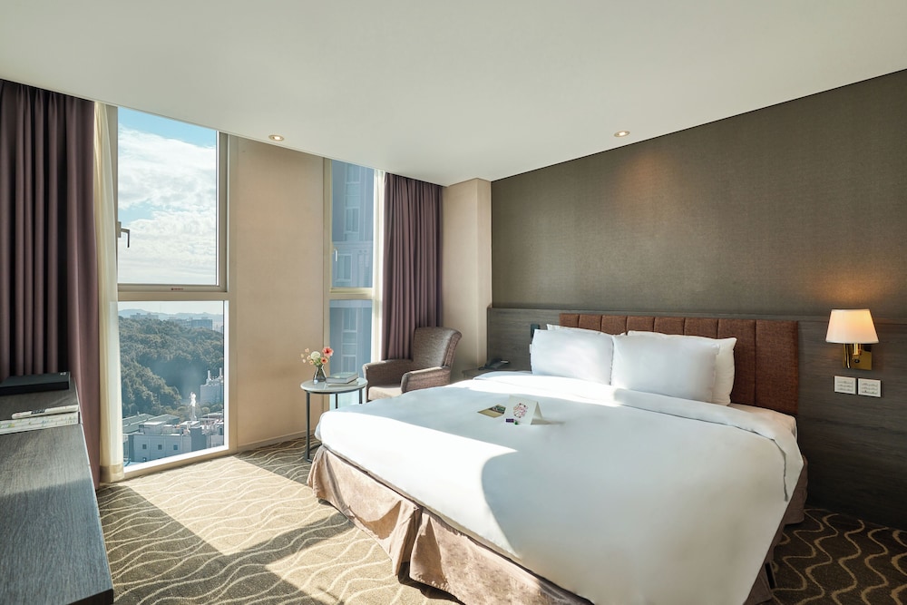Hollywood, Double Bed, City View