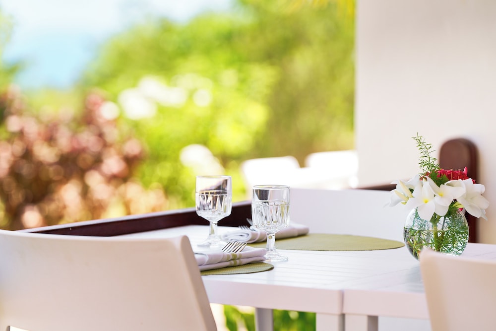 Mount Nevis Hotel and Beach Club 40/72