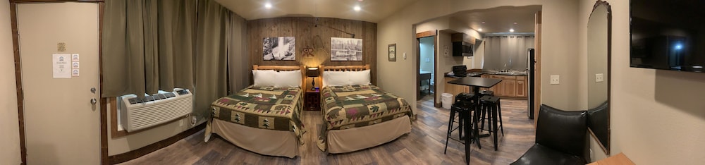 Western Inn-Glacier Park 36/50