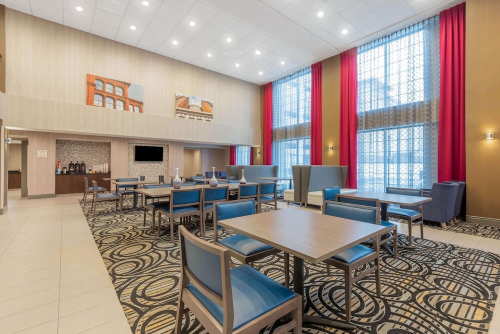 La Quinta Inn & Suites by Wyndham Aberdeen-APG 25/34