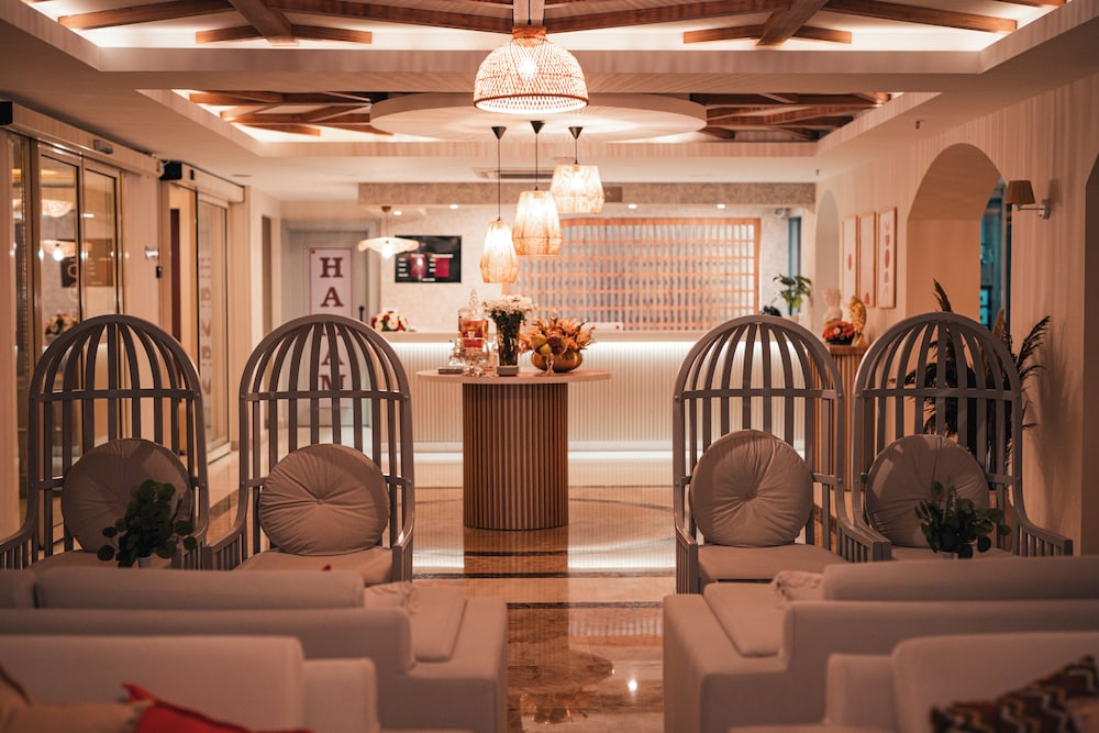 Adella Side Hotel 55/73