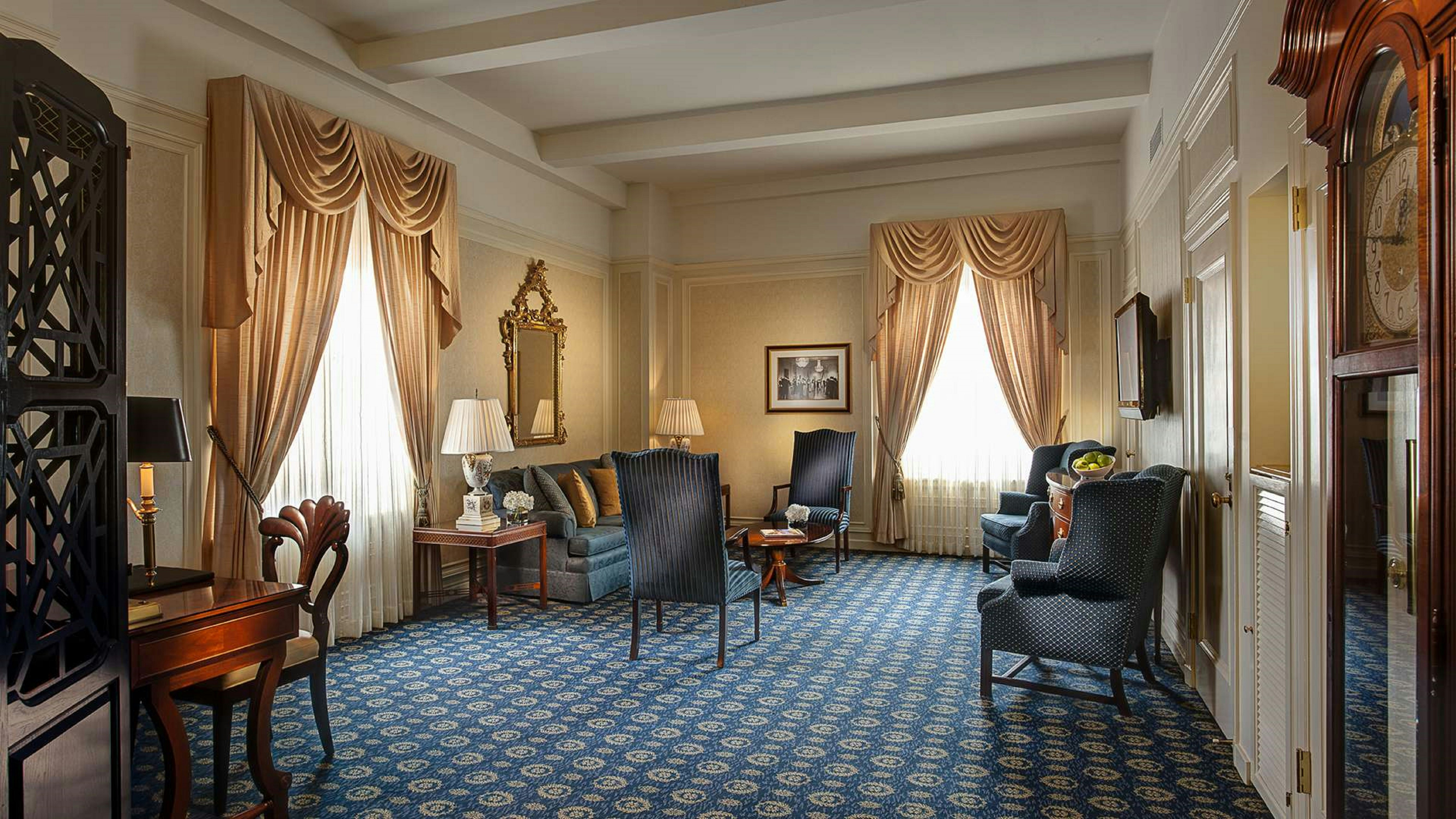 Amway Grand Plaza, Curio Collection by Hilton 19/65
