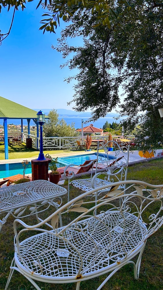 Aeneas Hotel 35/50