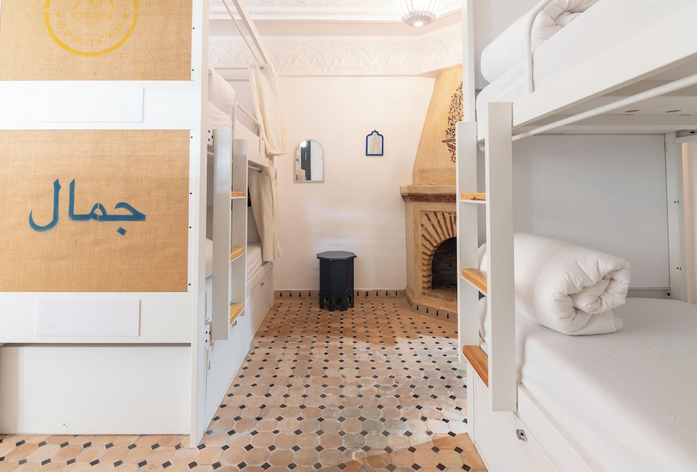 Female Dorm, 8 People, Private Bathroom