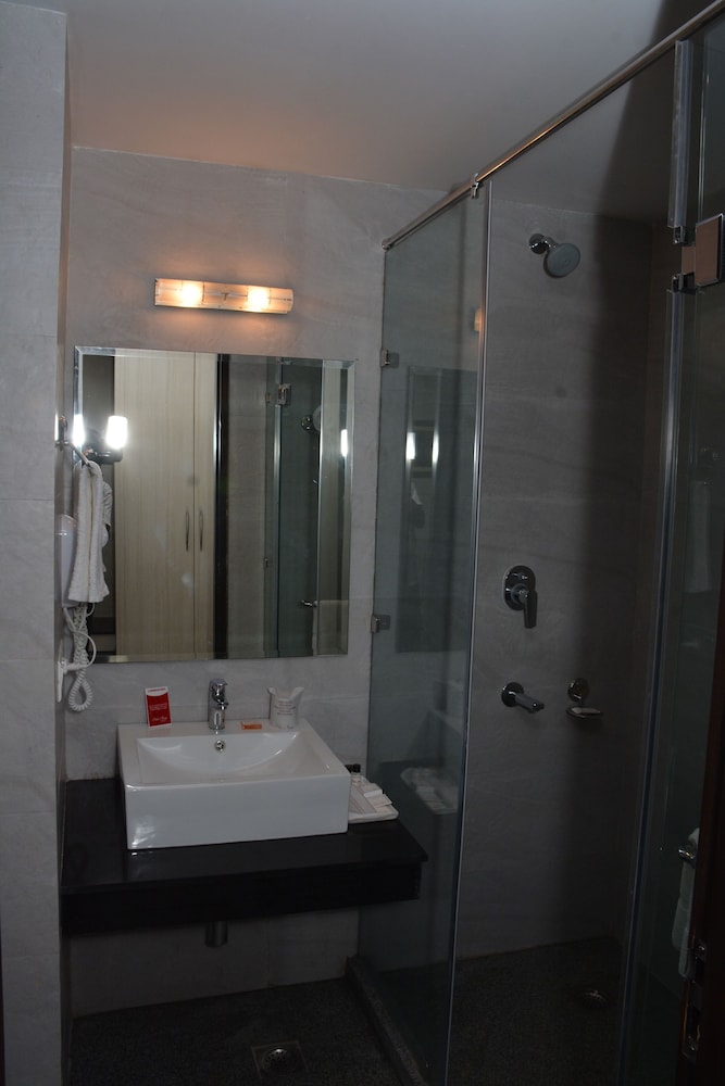 Hide Away Suites 12/37