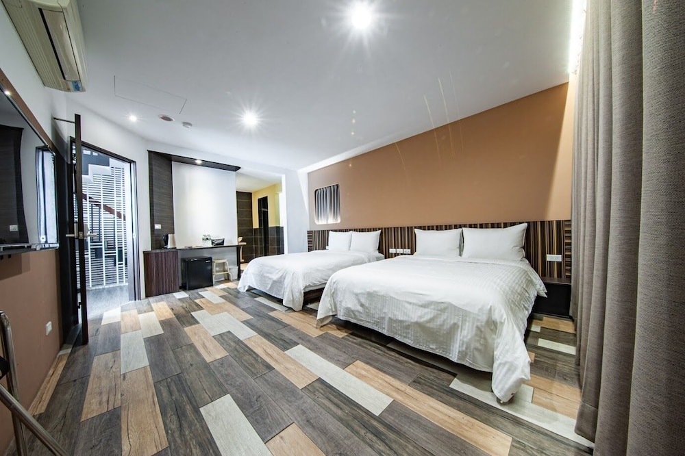 Here B&B 10/34