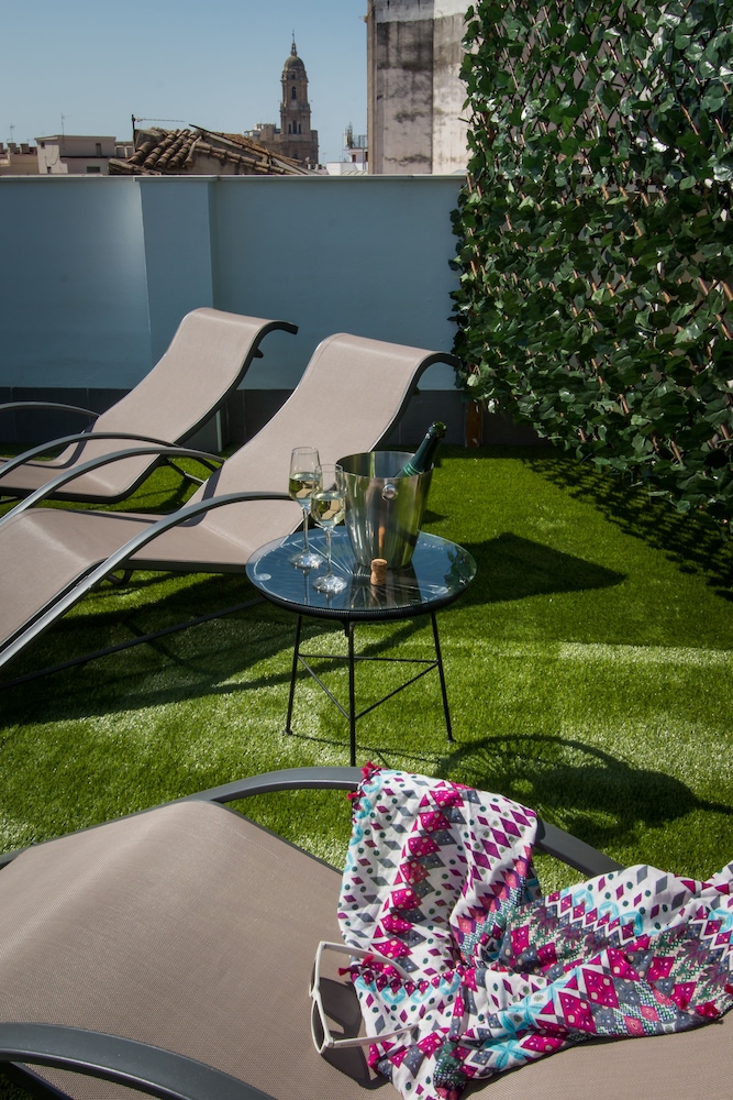 HOLIDAYS2MALAGA SUITES APARTMENTS 49/51