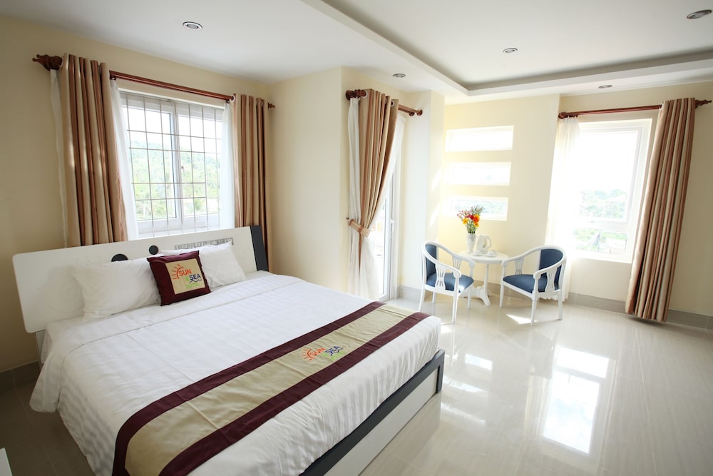DELUXE, DOUBLE BED