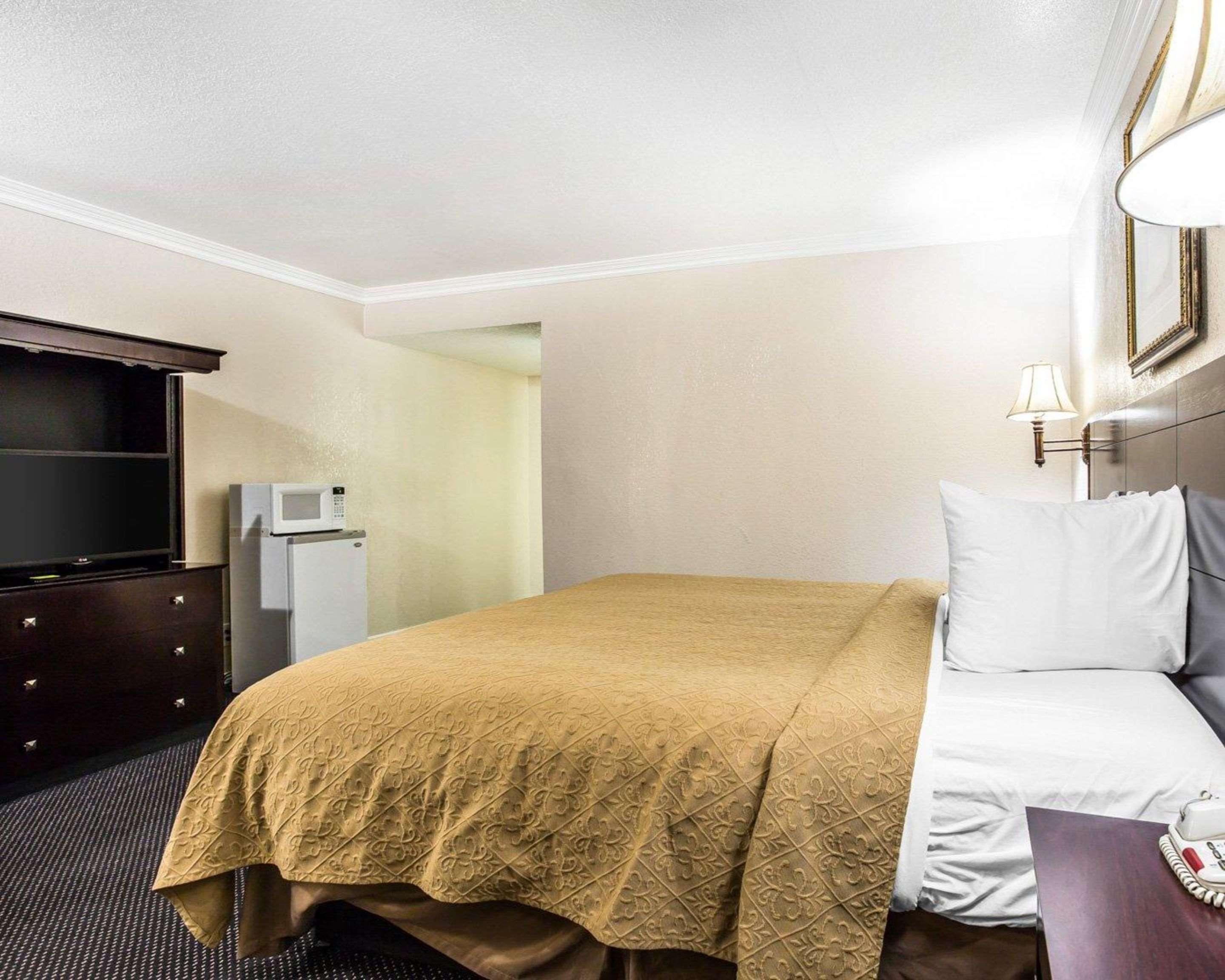 Quality Inn & Suites Thousand Oaks 19/38