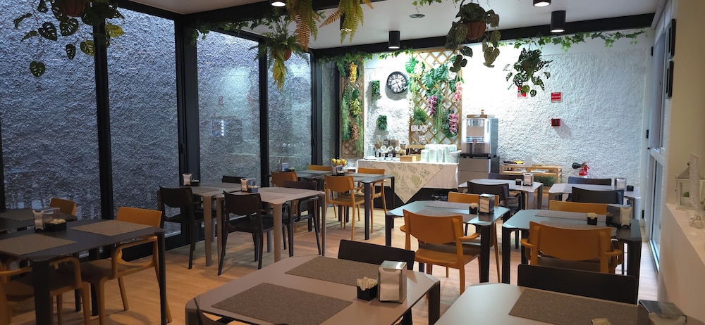 restaurant cafeteria