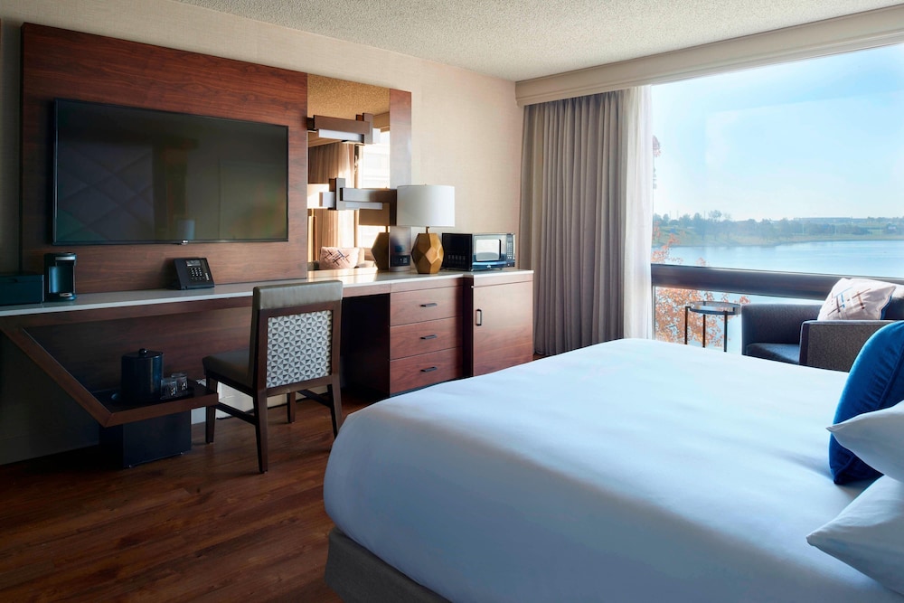 Kansas City Airport Marriott 14/64
