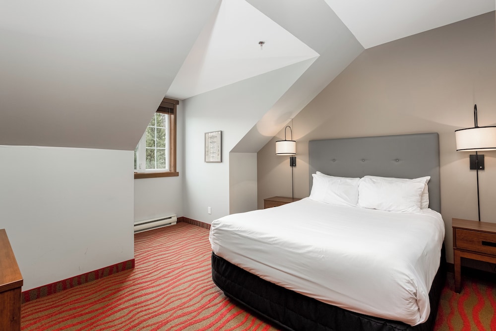 CONDO, TOWER, QUEEN BED, SOFA