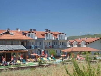 Green Valley Apartments 1/14