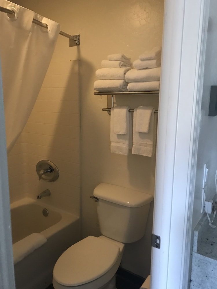 The Hotel Serene Glendale Peoria, Surestay Collection by BW 15/27