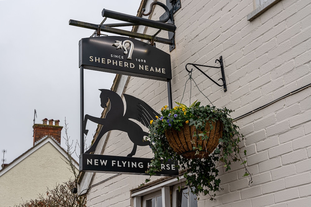 New Flying Horse Inn 64/68