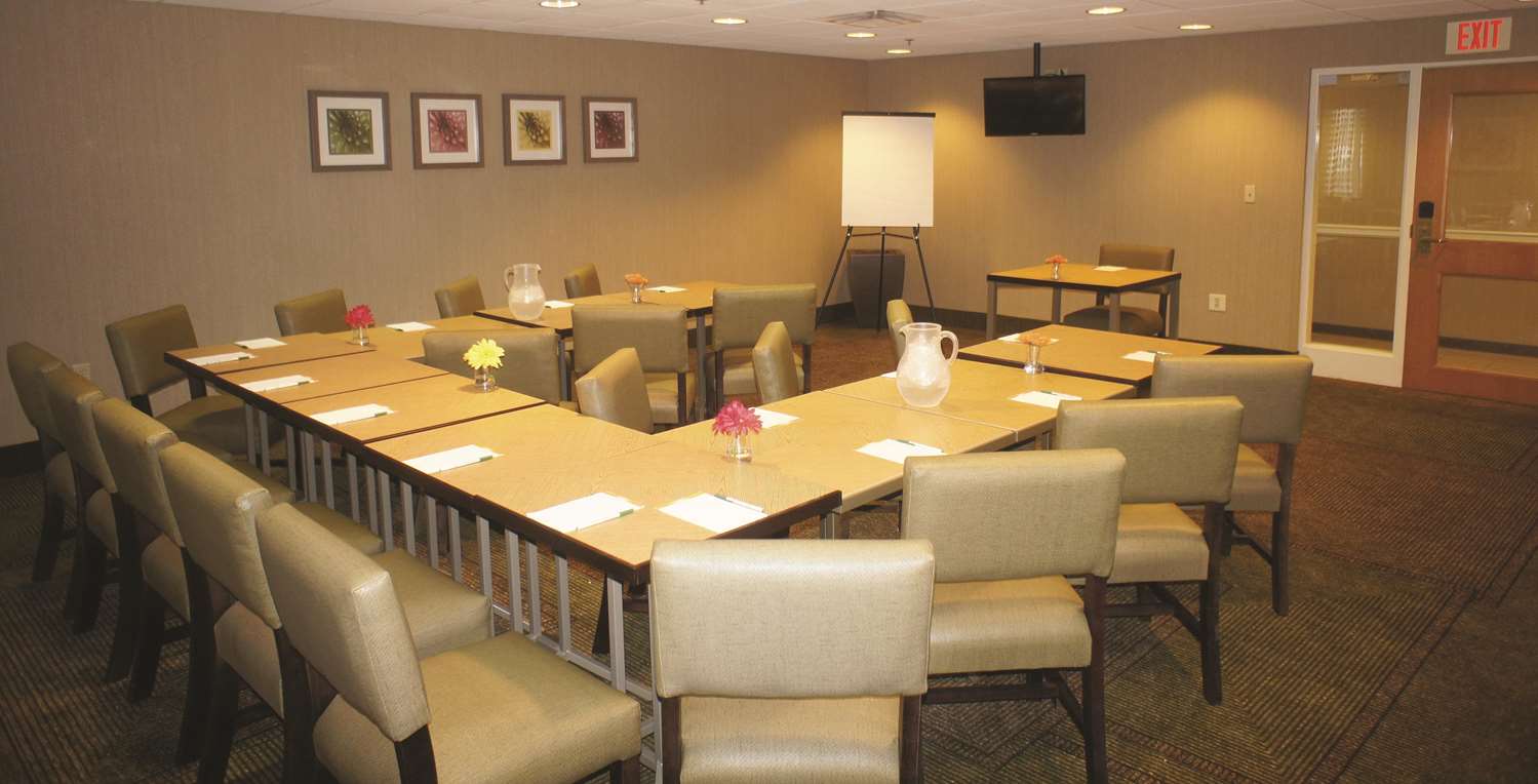 La Quinta Inn & Suites by Wyndham Boston Somerville 41/52
