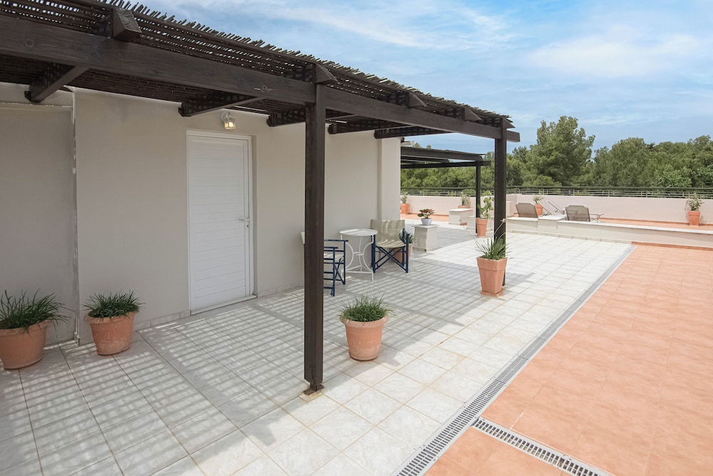 Talos Hotel Apartments 42/50