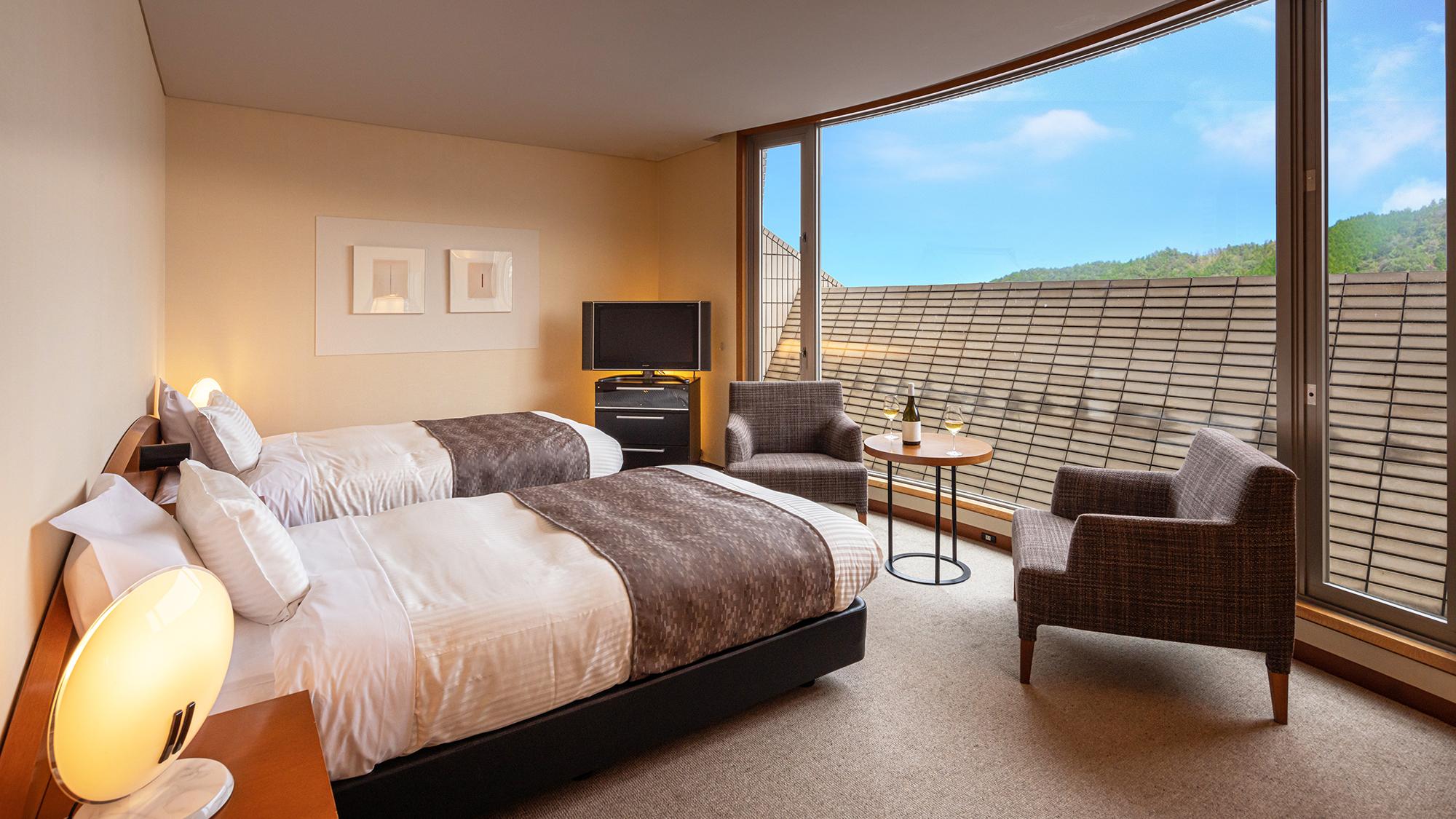 Theater, Deluxe, Twin Beds, Night View