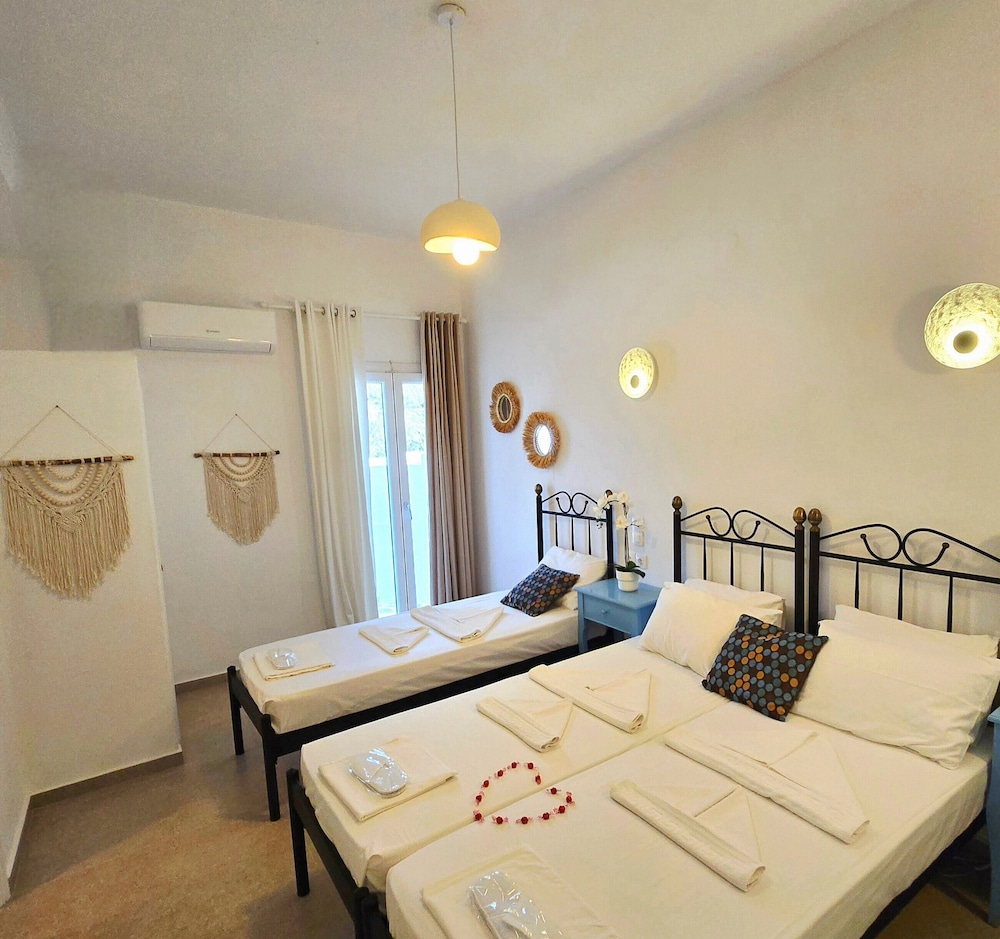 Afrodite Hotel 15/80