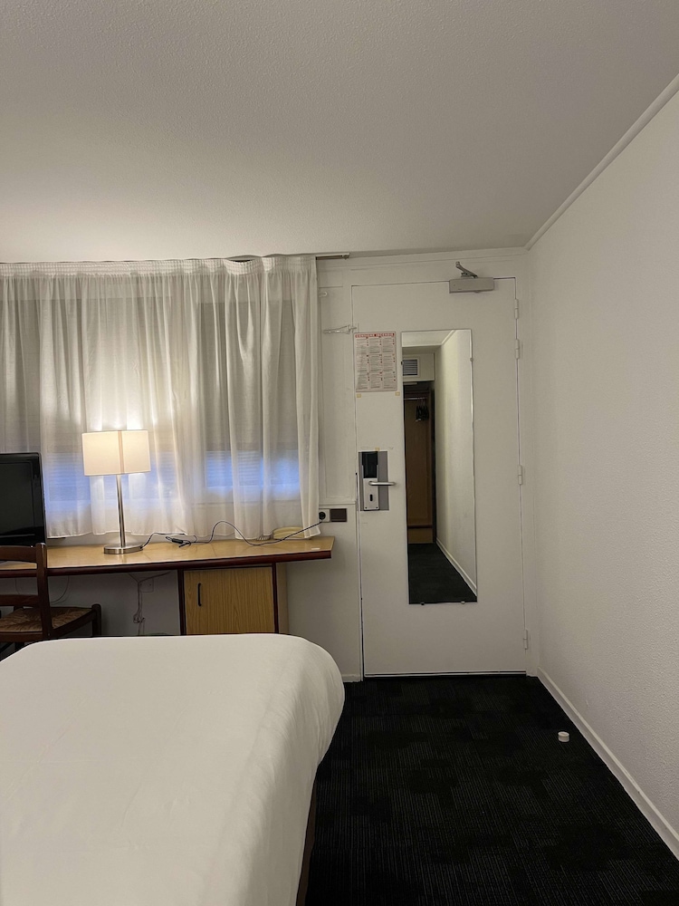 Kyriad Direct Marseille Ouest Martigues 15/55