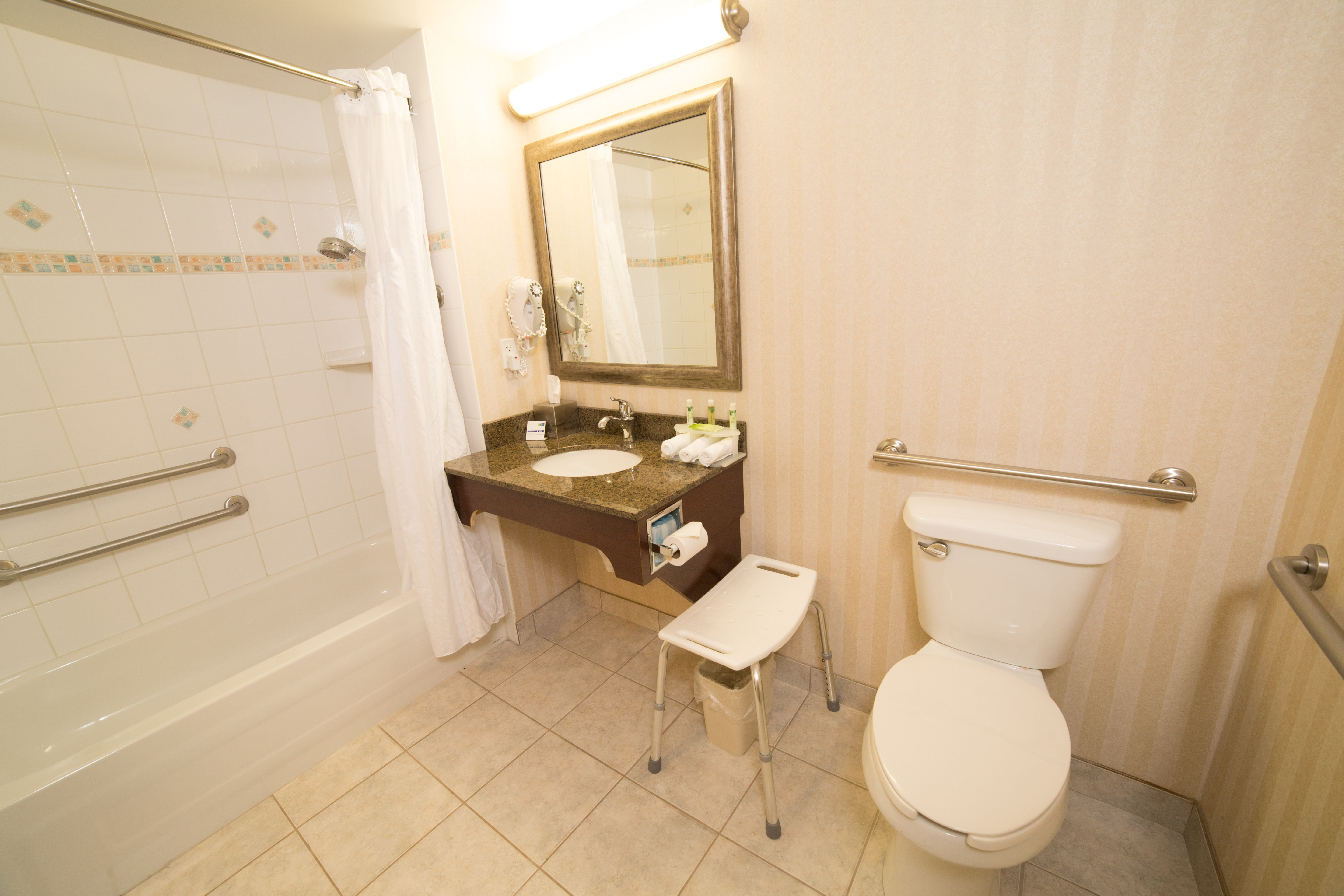 Holiday Inn Express Suites Slave Lake 69/69