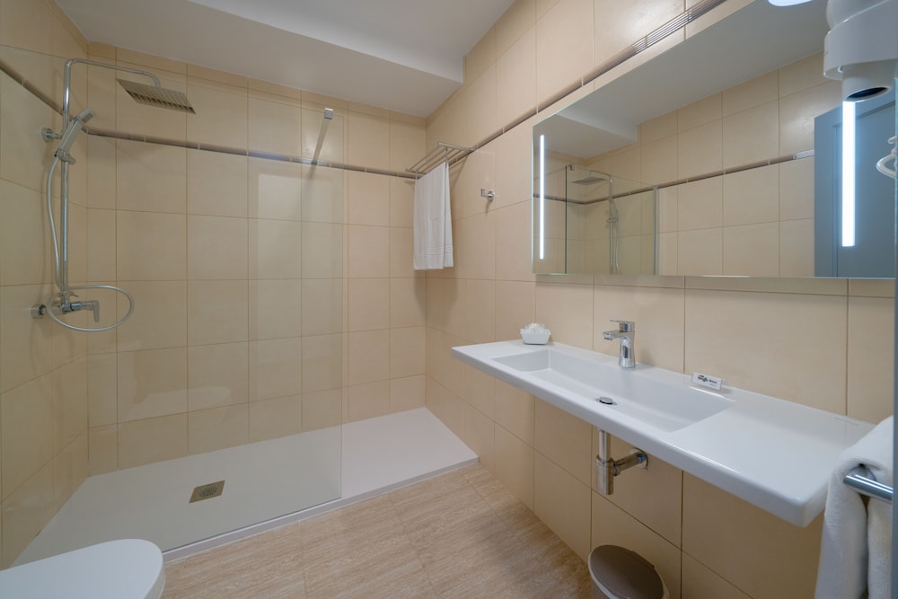Santa Rosa Apartamentos 32/34
