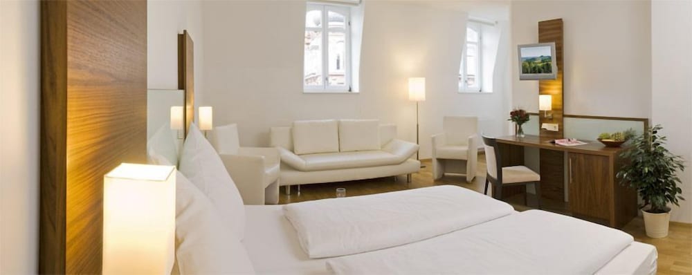 HOTEL AUGUSTINER TOR 39/55