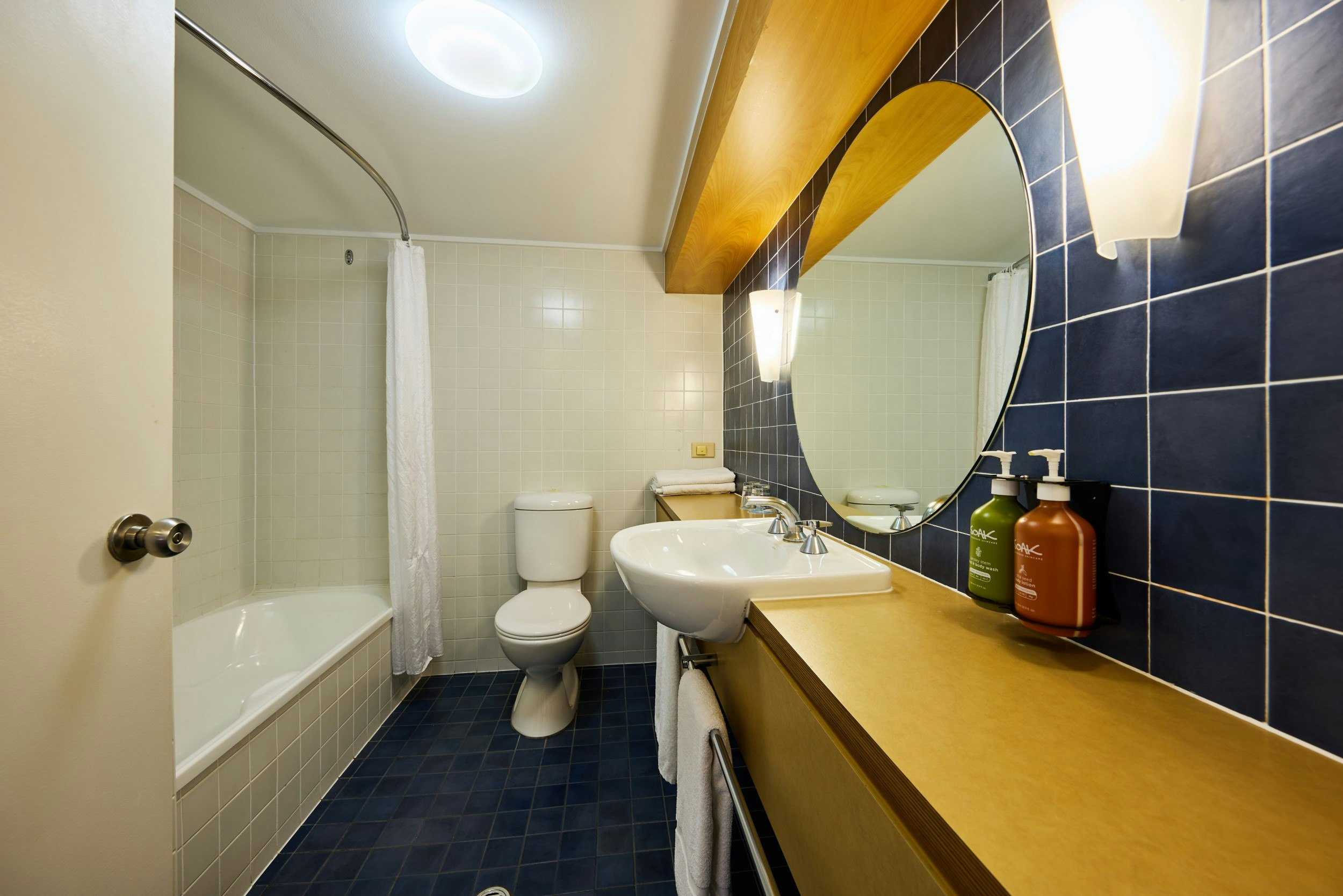 Cairns Harbourside Hotel 60/60
