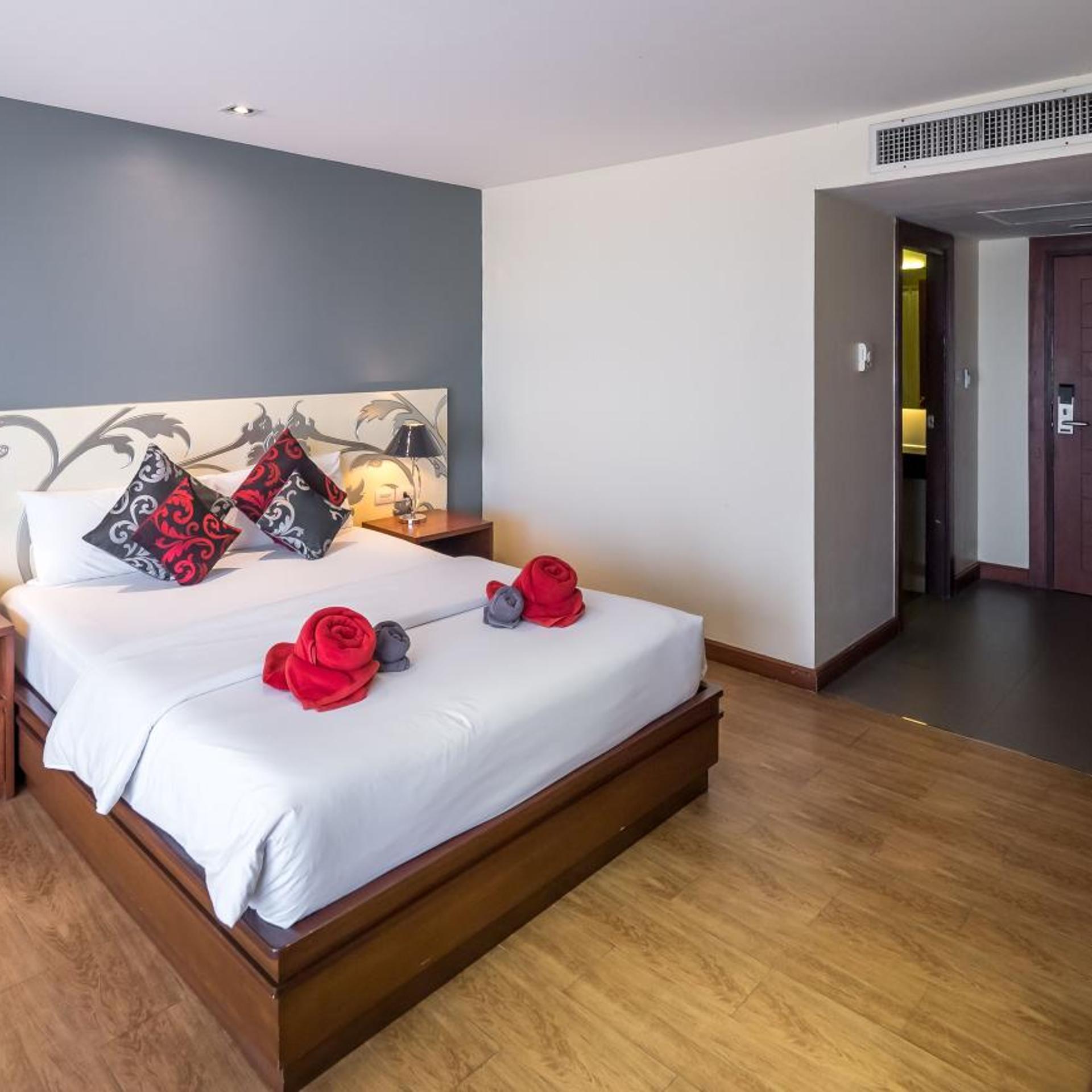Superior, Double or Twin Bed, Side Sea View