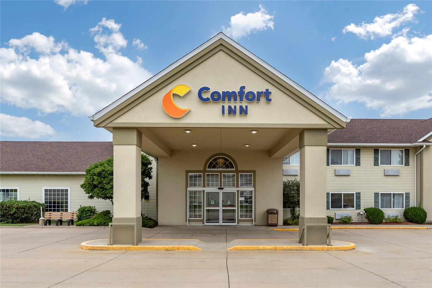 Comfort Inn Dyersville Near Field of Dreams 2/22