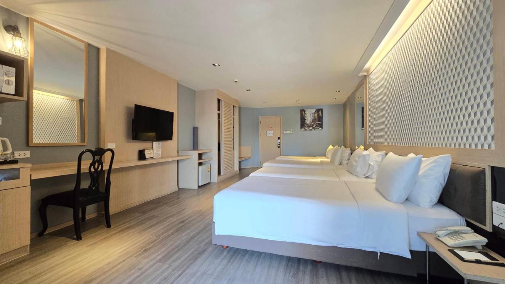ROOM, QUADRUPLE
