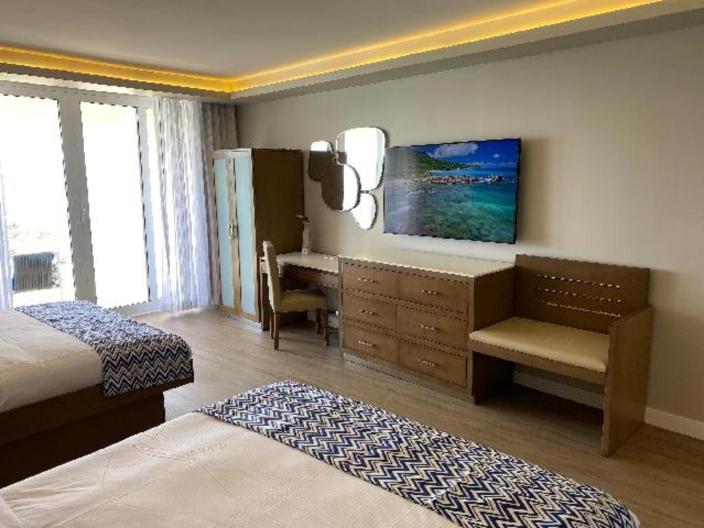 Guest Room, Queen Bed