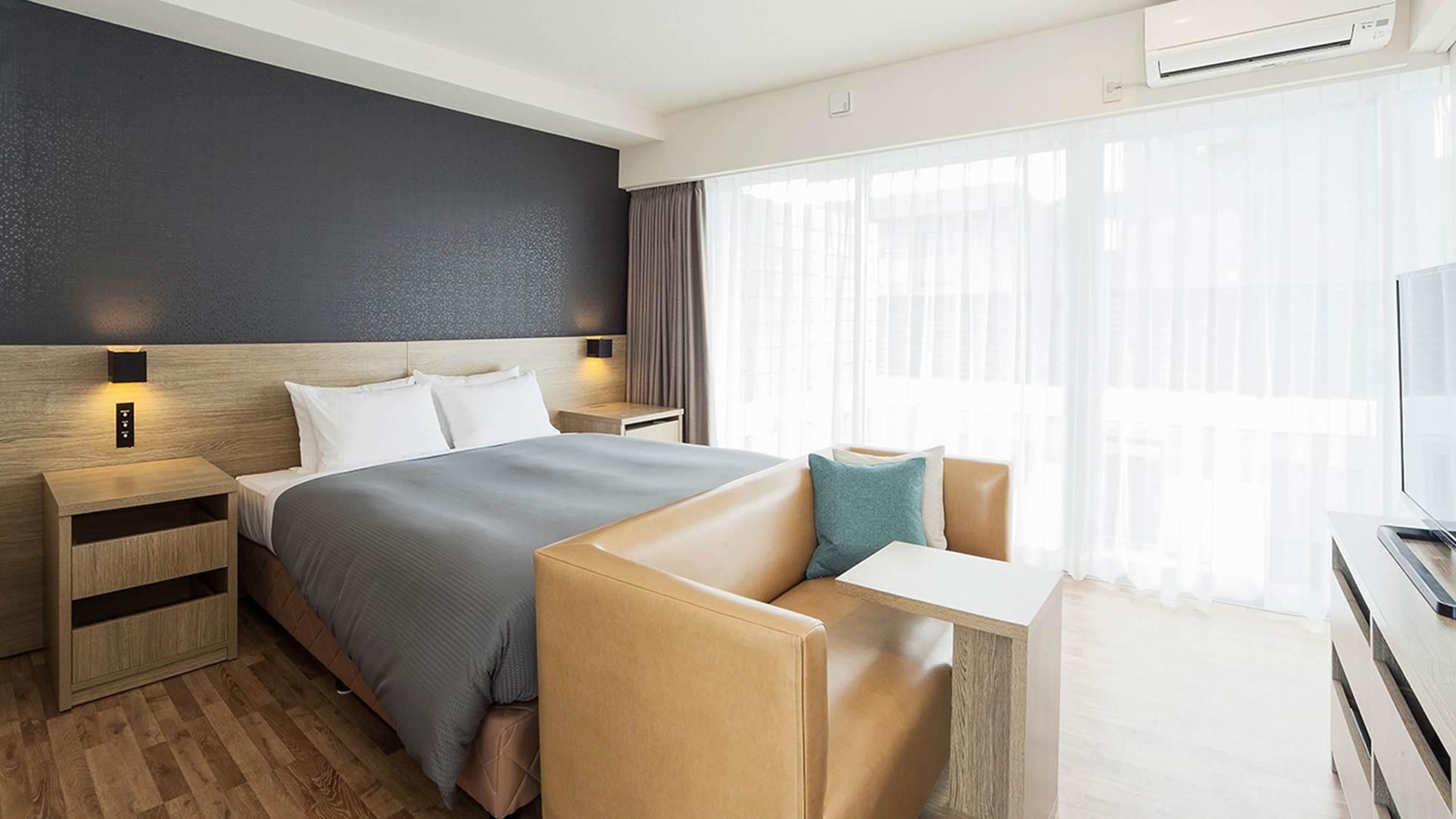 Room, King Bed, Balcony, North Wing, Top Floor