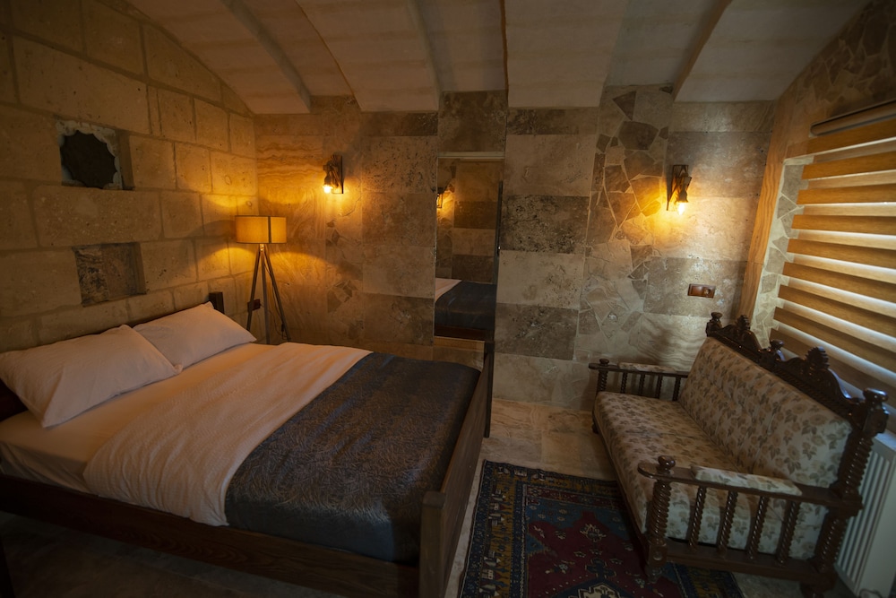 The Cave House 7/38