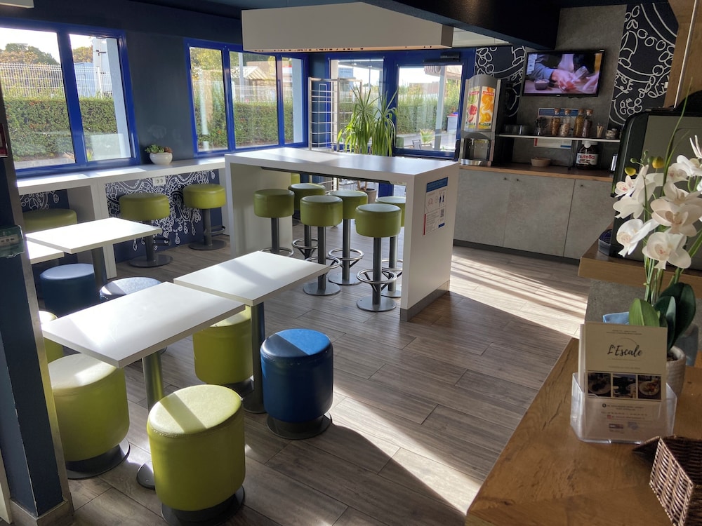 Ibis Budget Marseille Vitrolles 48/69
