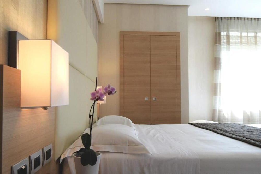 DELUXE, DOUBLE OR TWIN BED, MOUNTAIN VIEW, TERRACE