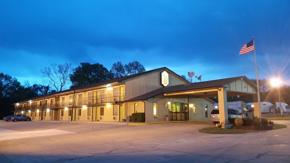 Super 8 By Wyndham Clarksville Ar 6/24