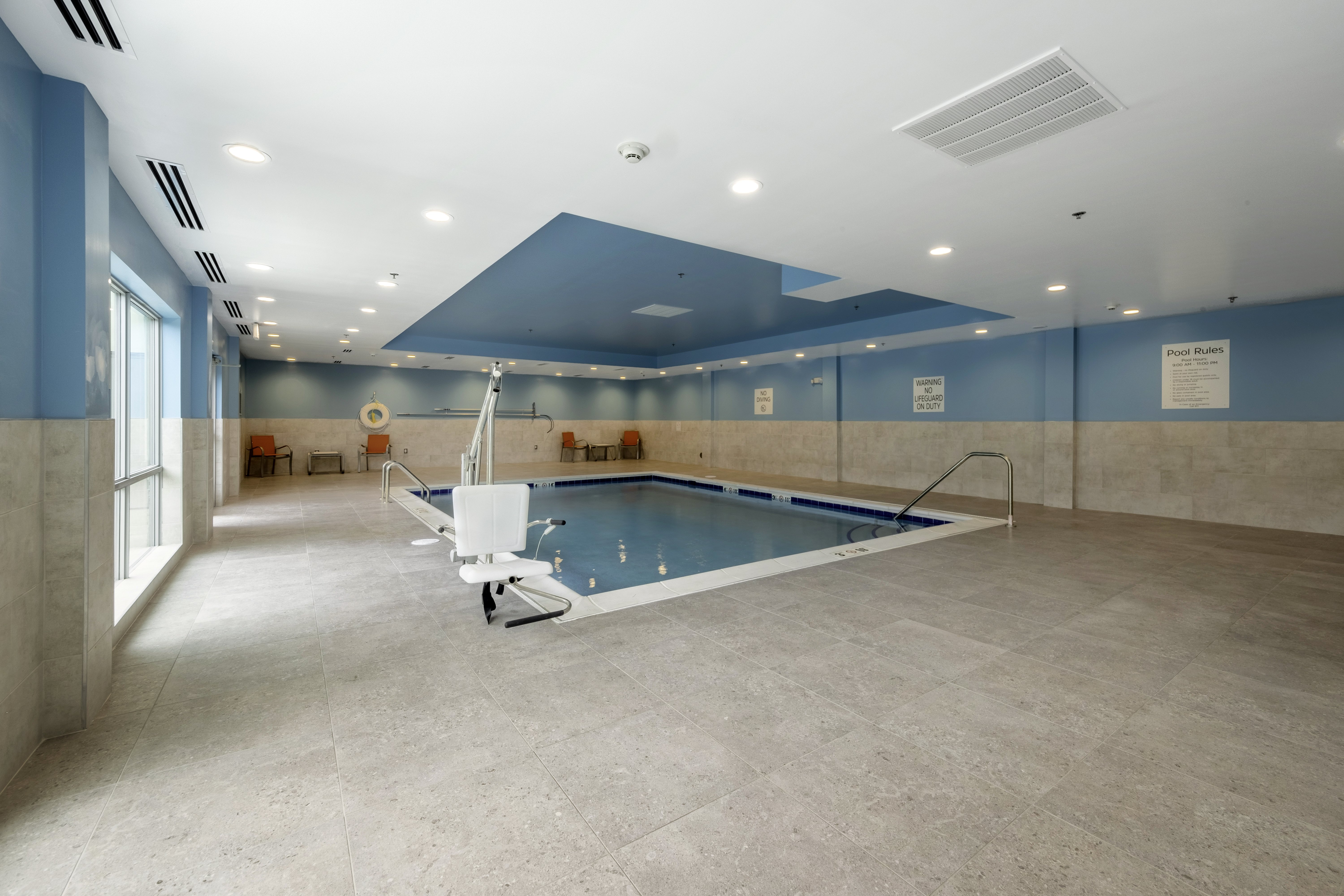 Holiday Inn Express Suites Staunton 40/75