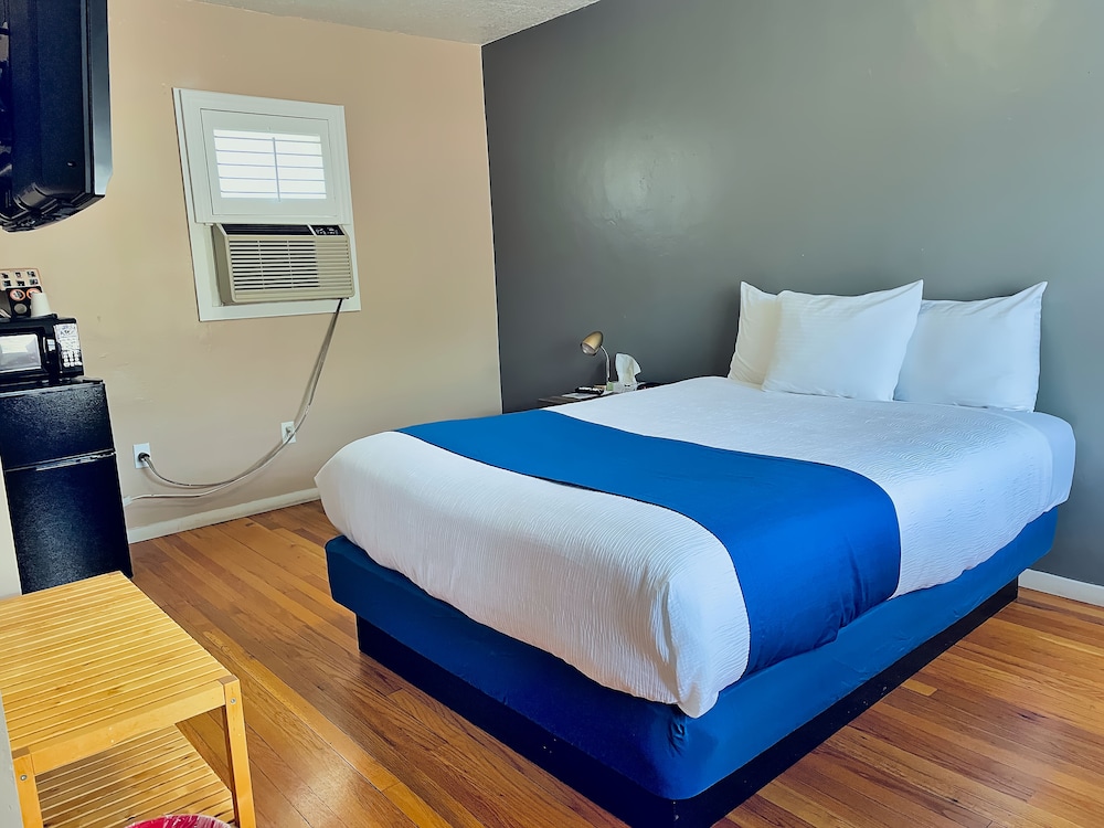 Ashland Motel 6/46