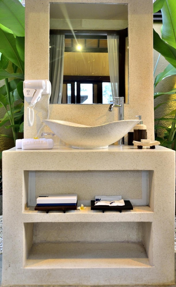 GINO FERUCI VILLA UBUD 45/46