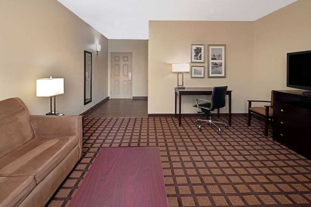 La Quinta Inn & Suites by Wyndham Bonita Springs Naples N. 31/47