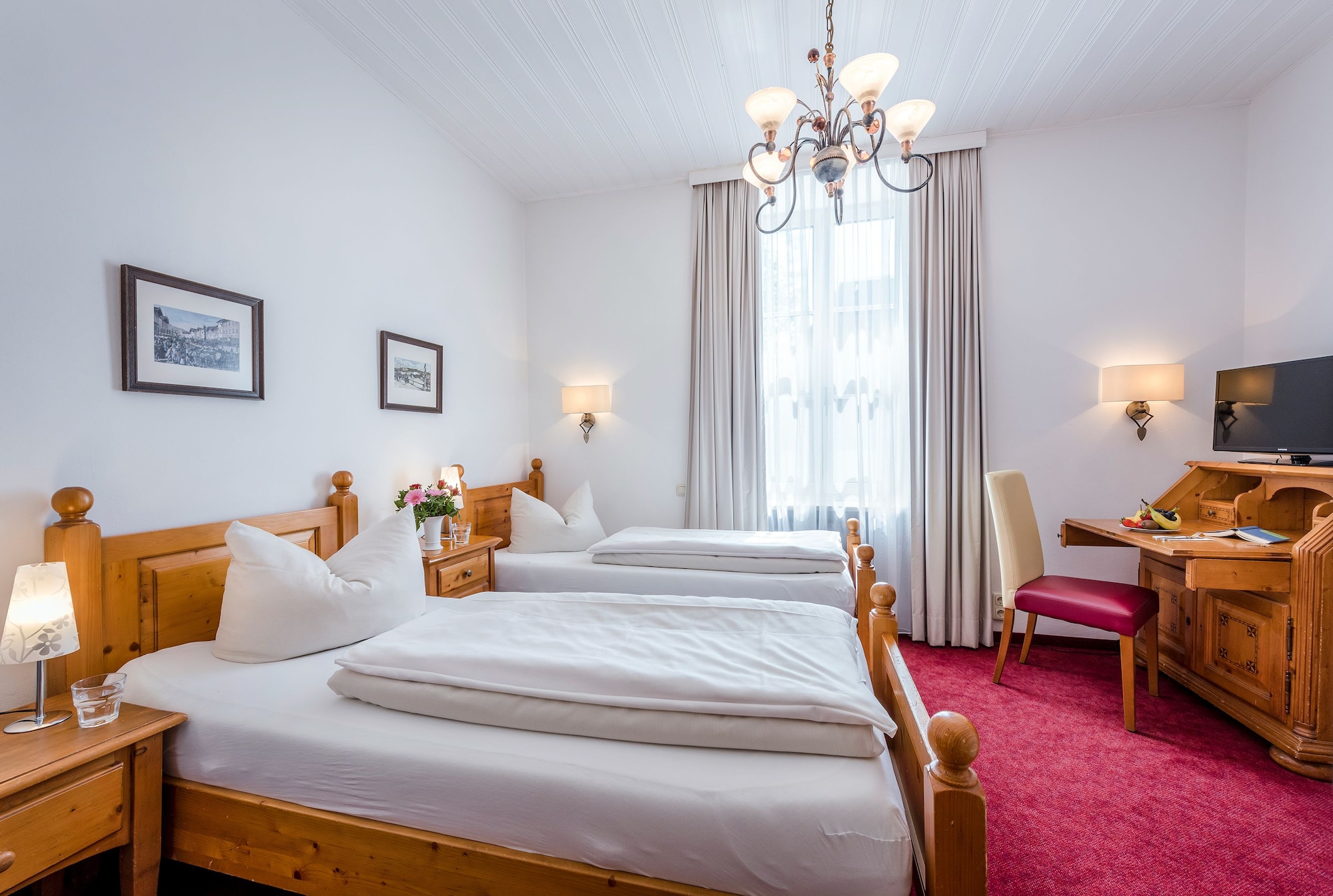 ROOM, TWIN BEDS