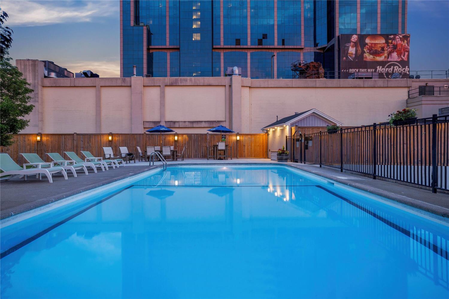 Travelodge by Wyndham Niagara Falls at the Falls 25/35